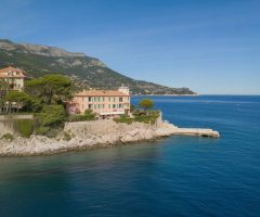 Les plus belles villas en bord de mer à Roquebrune-Cap-Martin : un marché de luxe prisé