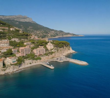 Acheter une résidence secondaire à Roquebrune-Cap-Martin : un investissement entre mer et prestige