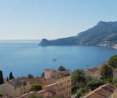 Acheter un appartement avec vue mer à Roquebrune-Cap-Martin : critères essentiels, prix du marché et quartiers à privilégier